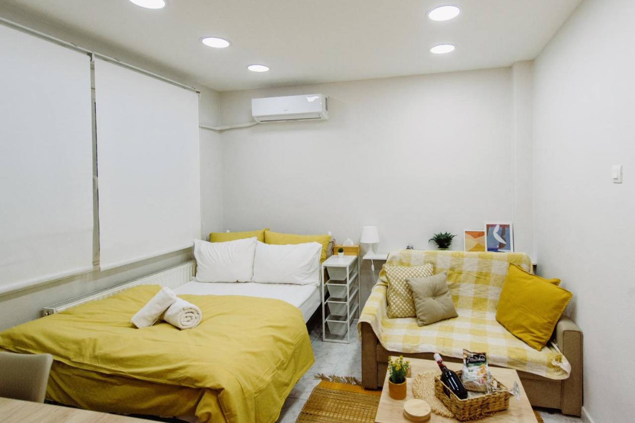 Mellow Yellow Komotiní Ngoại thất bức ảnh